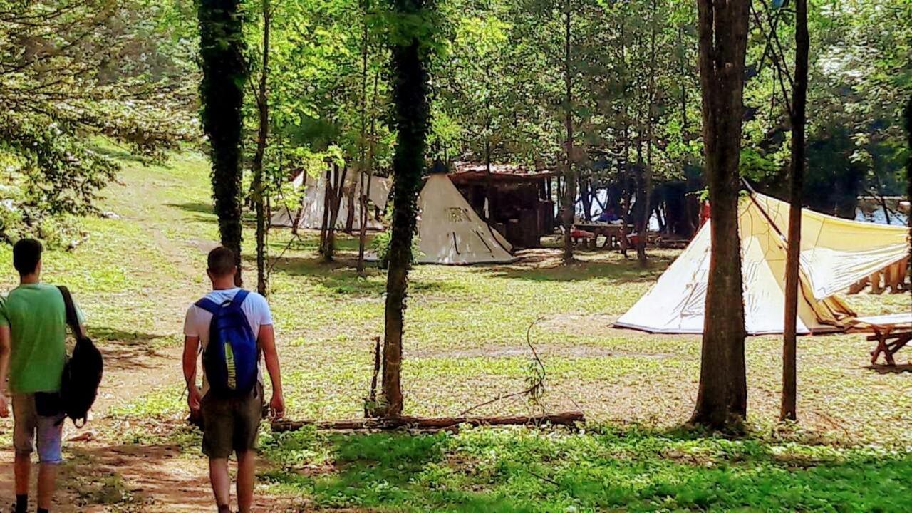 Готель Robinson Camp Kupa - Juratovicki Brig Netretic Екстер'єр фото